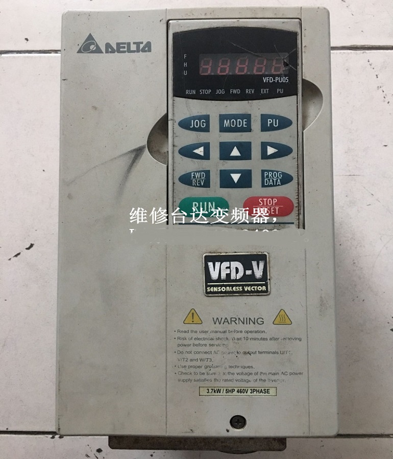 山東煙臺(tái)專(zhuān)業(yè)維修臺(tái)達(dá)變頻器變頻器，承接全國(guó)的臺(tái)達(dá)變頻器變頻器維修業(yè)務(wù)和煙臺(tái)及周邊地區(qū)的安裝調(diào)試業(yè)務(wù)。我們將用精湛的技術(shù)、優(yōu)質(zhì)的服務(wù)為您排憂(yōu)解難！  臺(tái)達(dá)變頻器變頻器維修，可快速解決臺(tái)達(dá)變頻器變頻器故障：整流模塊損壞、逆變模塊損壞、上電無(wú)顯示、顯示過(guò)電壓或欠電壓、顯示過(guò)電流或接地短路、電源與驅(qū)動(dòng)板啟動(dòng)顯示過(guò)電流、空載輸出電壓正常，帶載后顯示過(guò)載或過(guò)電流、有顯示無(wú)輸出等。     VFD300VL43